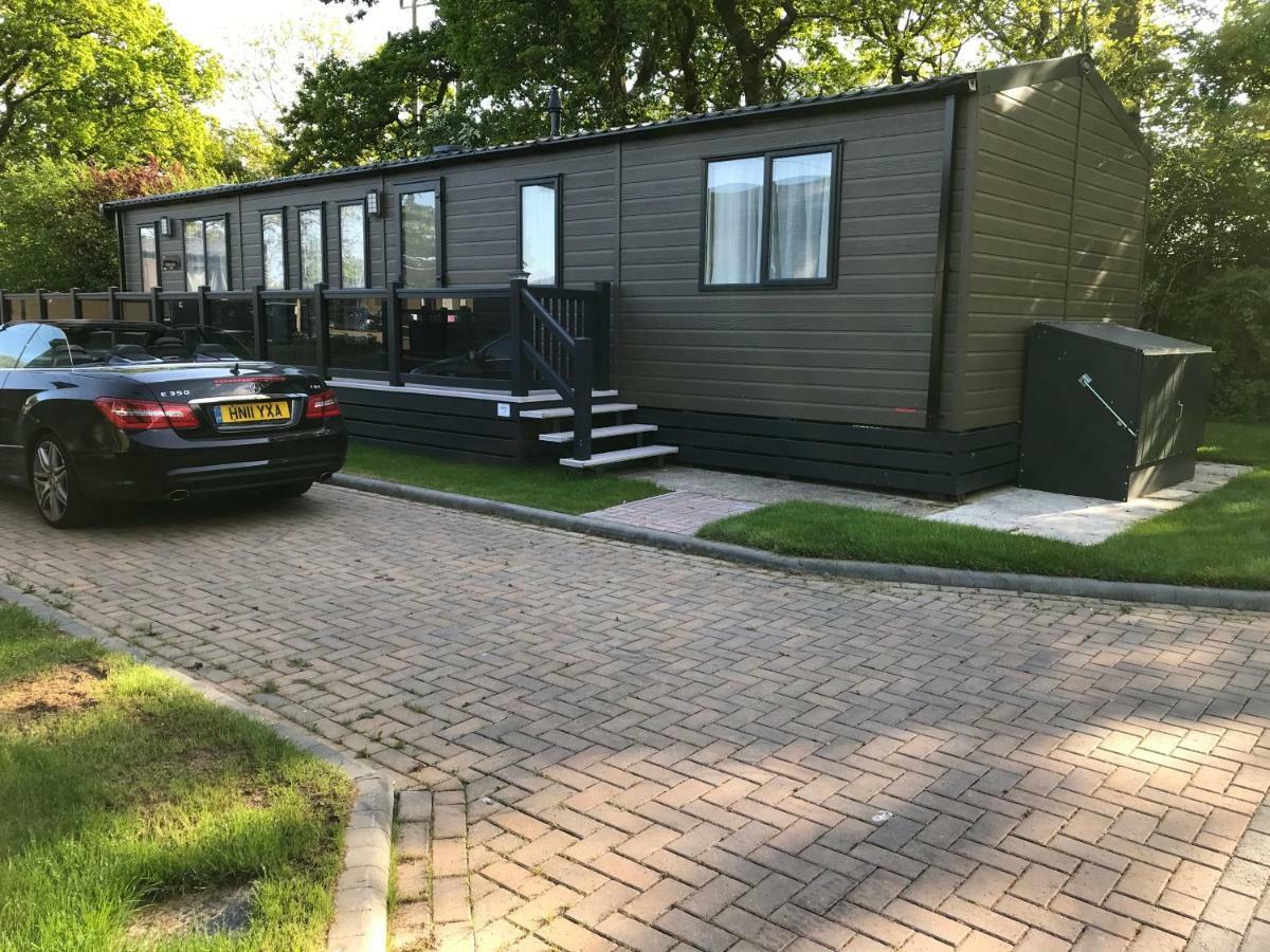 New Forest Holiday Lodge Нью-Мілтон Екстер'єр фото